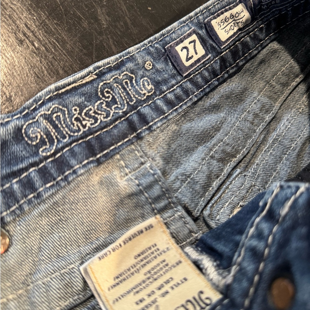 Miss Me Dark Wash Denim Jean Shorts With Flap Pockets - Size 27 - Picture 4 of 5